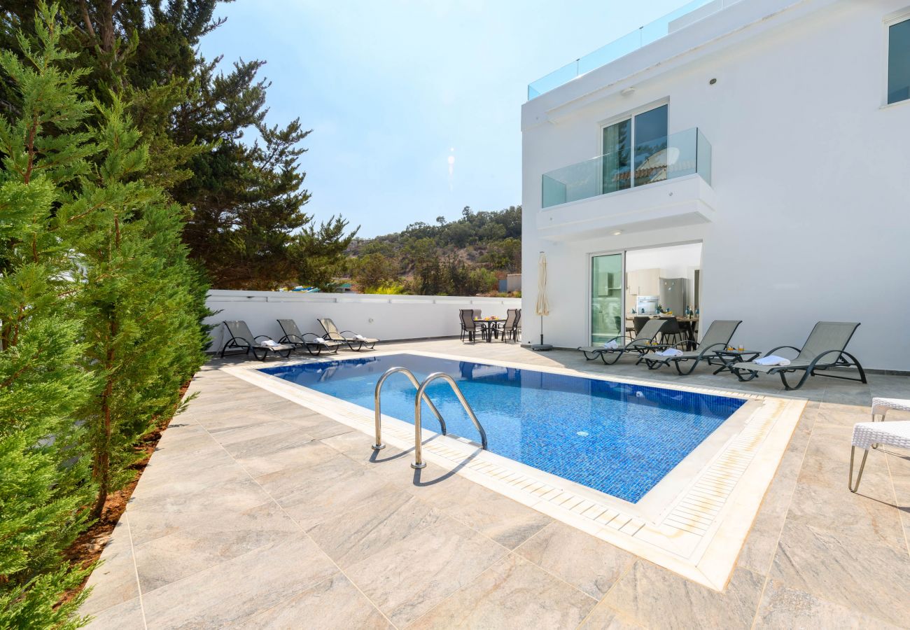 Villa in Protaras - 4 bedroom Villa with pool in Protaras