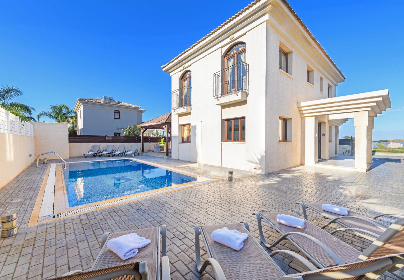 Villa in Protaras - 4 bedroom Villa with pool in Kapparis