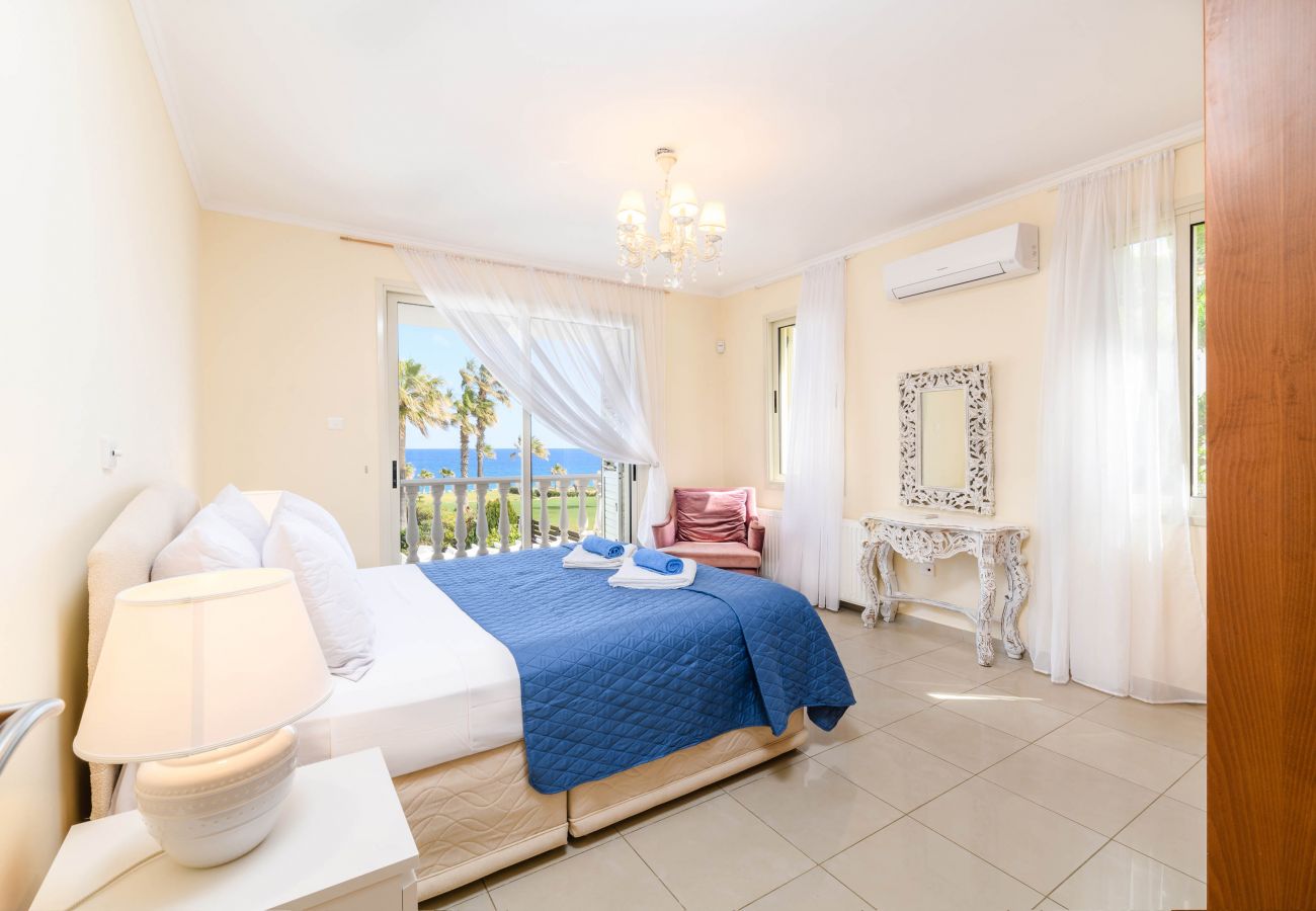 Villa in Protaras - Royal Beachfront Villa