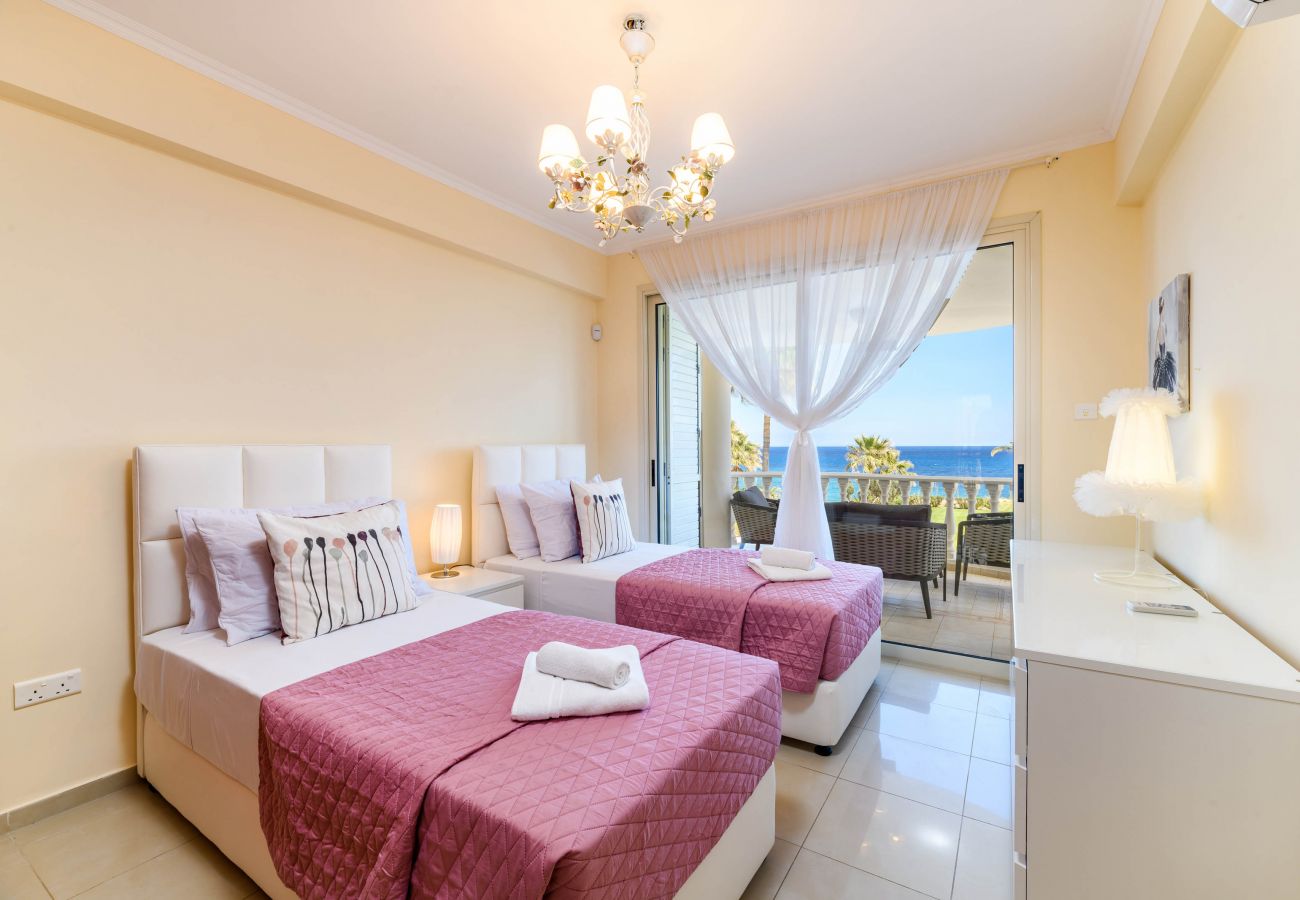 Villa in Protaras - Royal Beachfront Villa