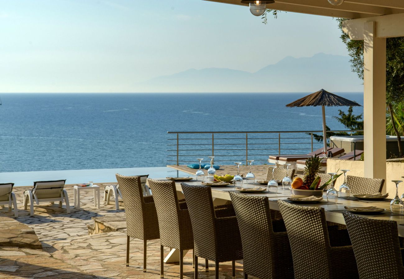 Villa in Agios Spyridon - Beachfront Villa Seasun - Corfu