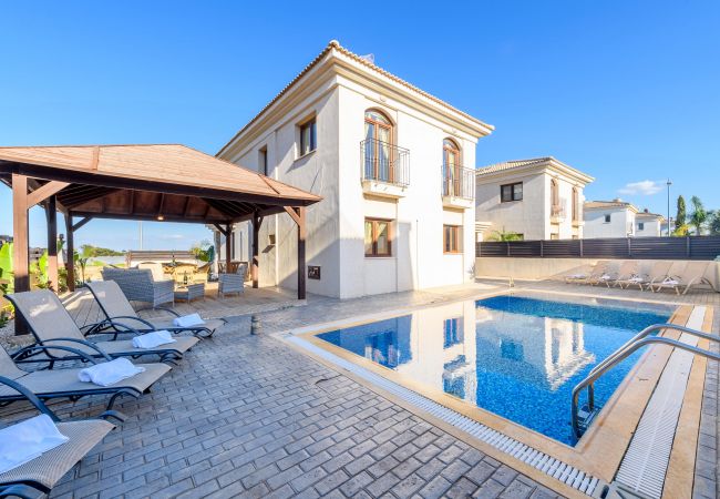 Villa in Protaras - 4 bedroom Villa with pool in Kapparis