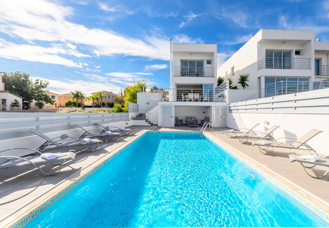 Willa w Protaras - 4bedroom Villa  with pool in Ayia Triada