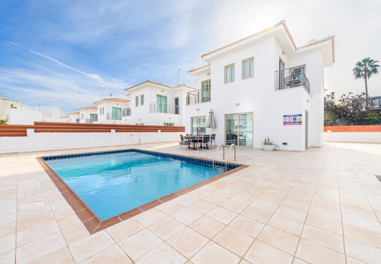 Willa w Protaras - 4 bedroom Villa with pool in Protaras