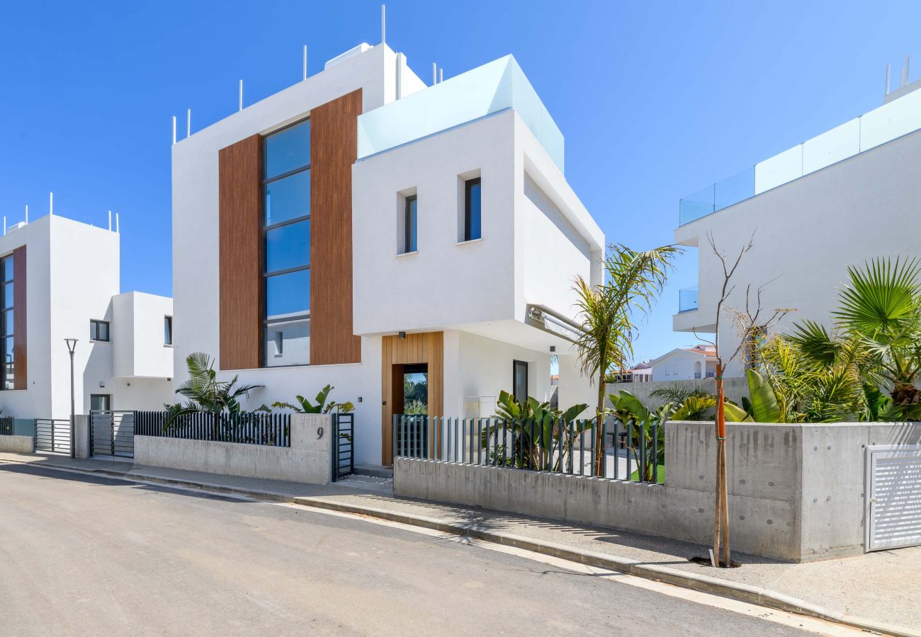 Willa w Protaras - By The Beach – Royal Sapphire Villa