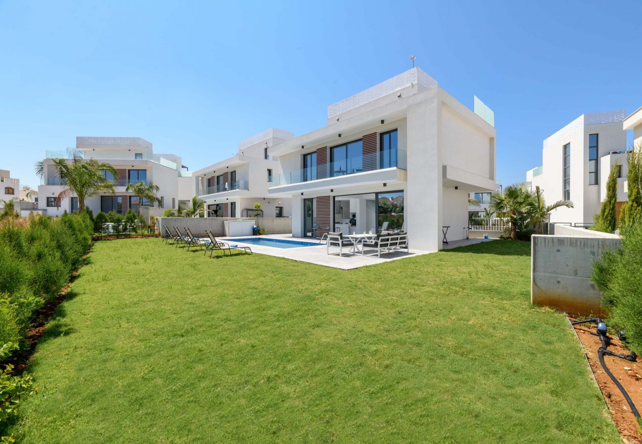 Willa w Protaras - By The Beach - White Coral Villa