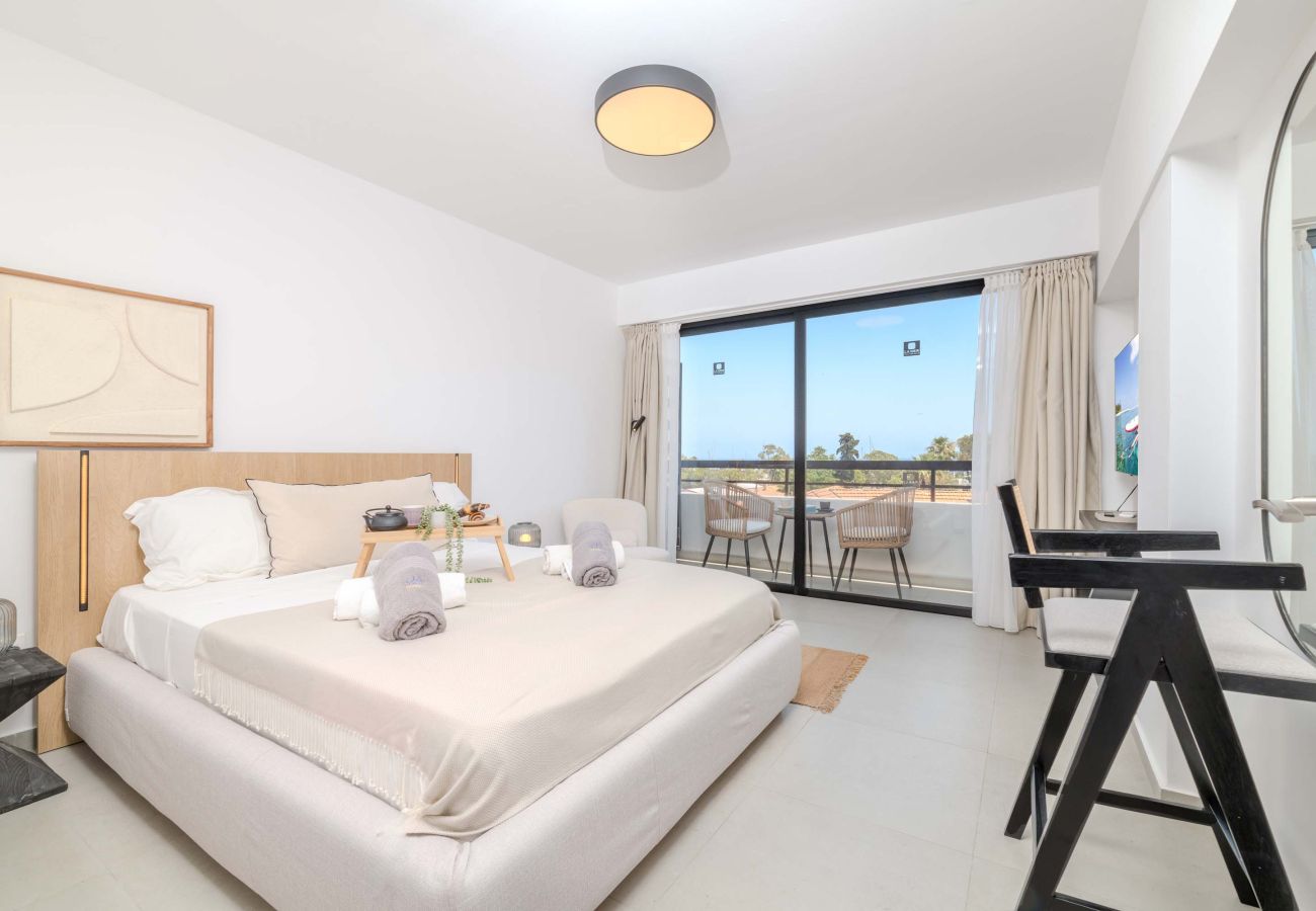 Apartament w Larnaca - Finikoudes Marina View 202