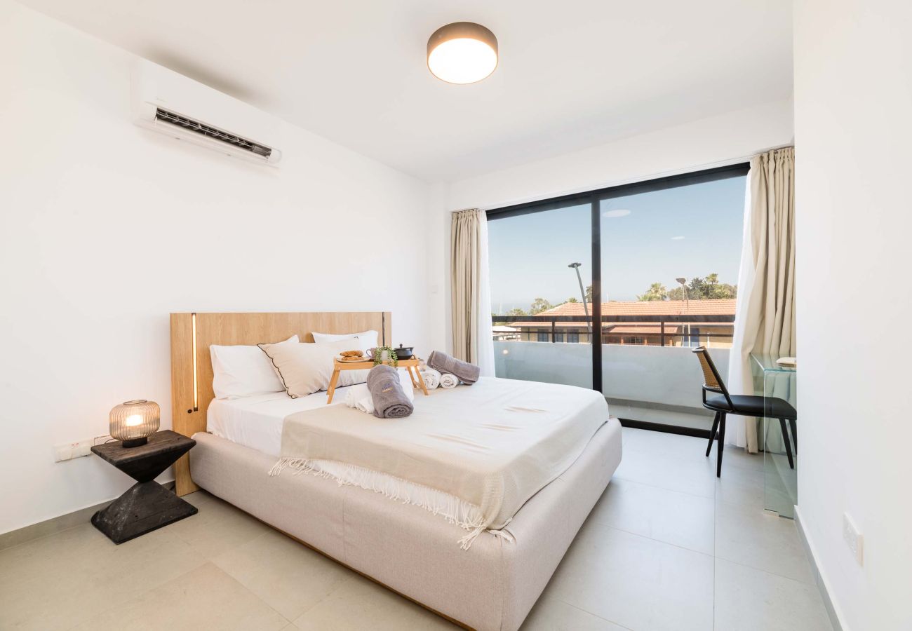 Apartament w Larnaca - Finikoudes Marina View 102
