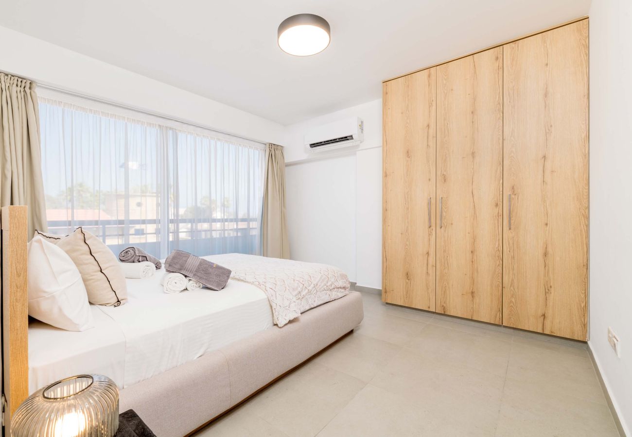 Apartament w Larnaca - Finikoudes Marina View 102