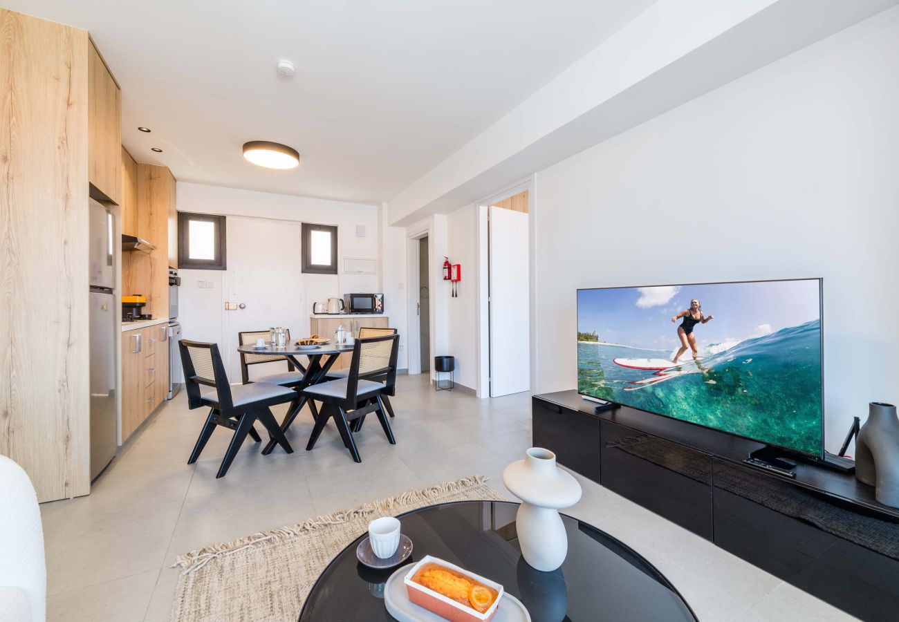Apartament w Larnaca - Finikoudes Marina View 102