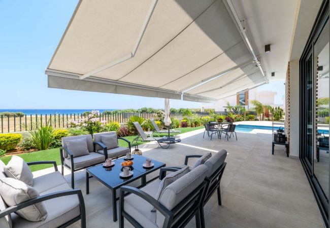 Villa/Dettached house in Protaras - By The Beach - Emerald Seaview Villa