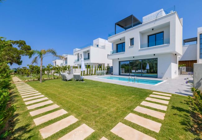 Villa in Protaras - By The Beach - Blue Topaz Villa Villa in Protaras - By The Beach - Blue Topaz Villa