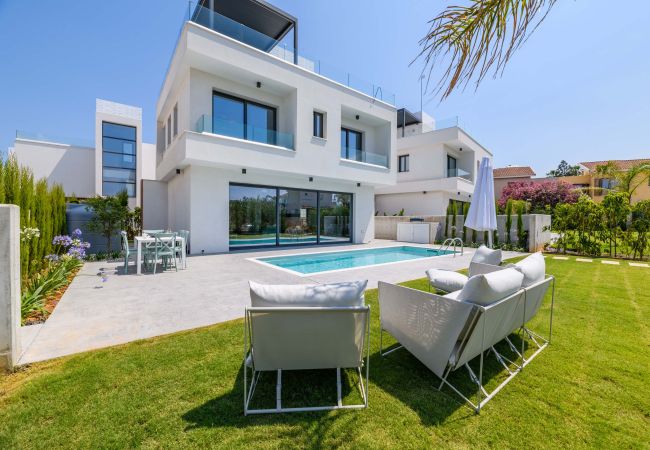 Villa in Protaras - By The Beach - Blue Topaz Villa Villa in Protaras - By The Beach - Blue Topaz Villa