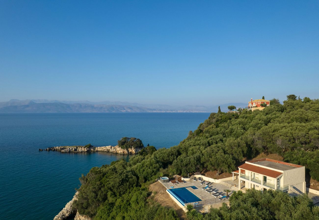 Villa in Agios Spyridon - Beachfront Villa Seasun - Corfu