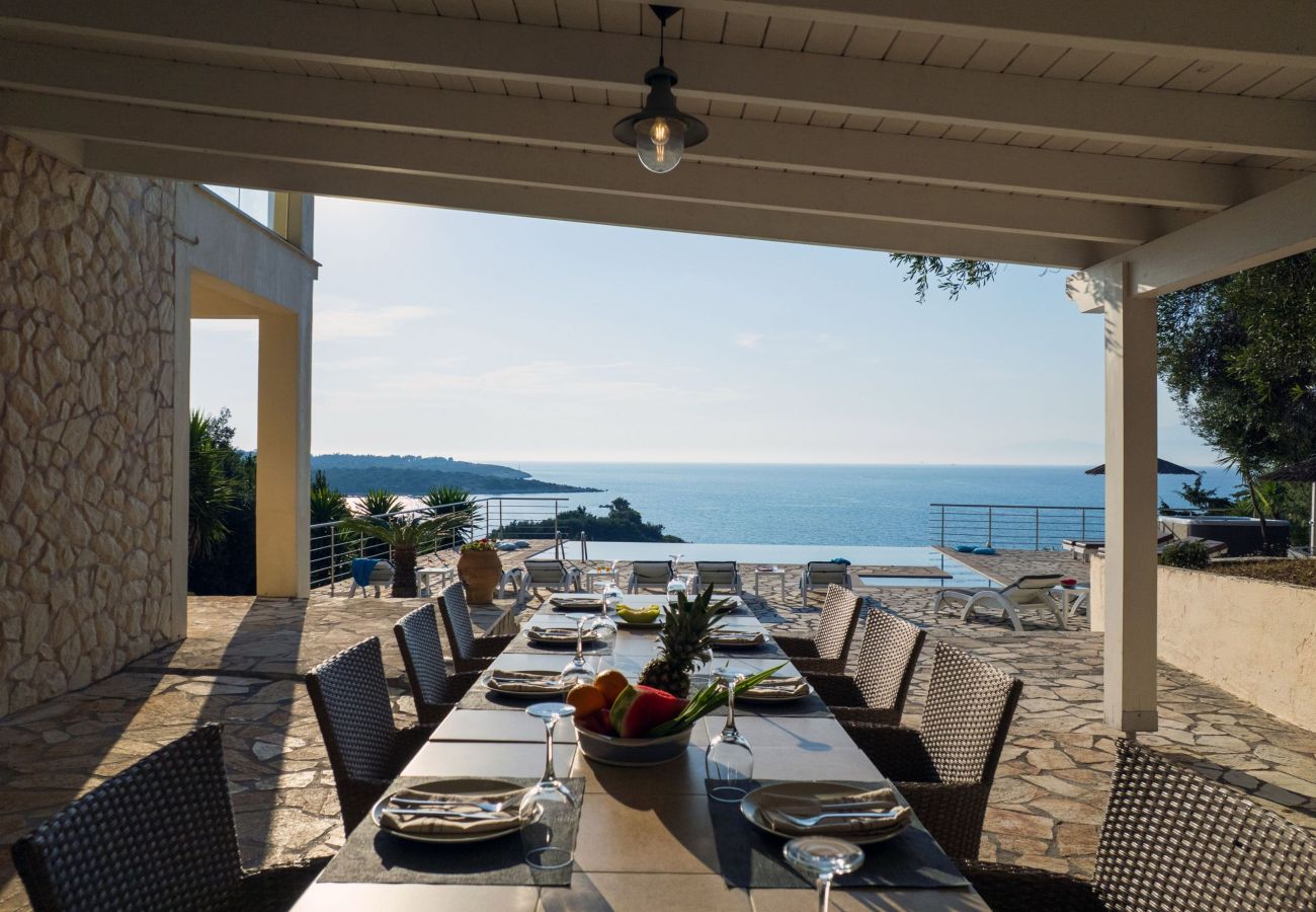 Villa in Agios Spyridon - Beachfront Villa Seasun - Corfu