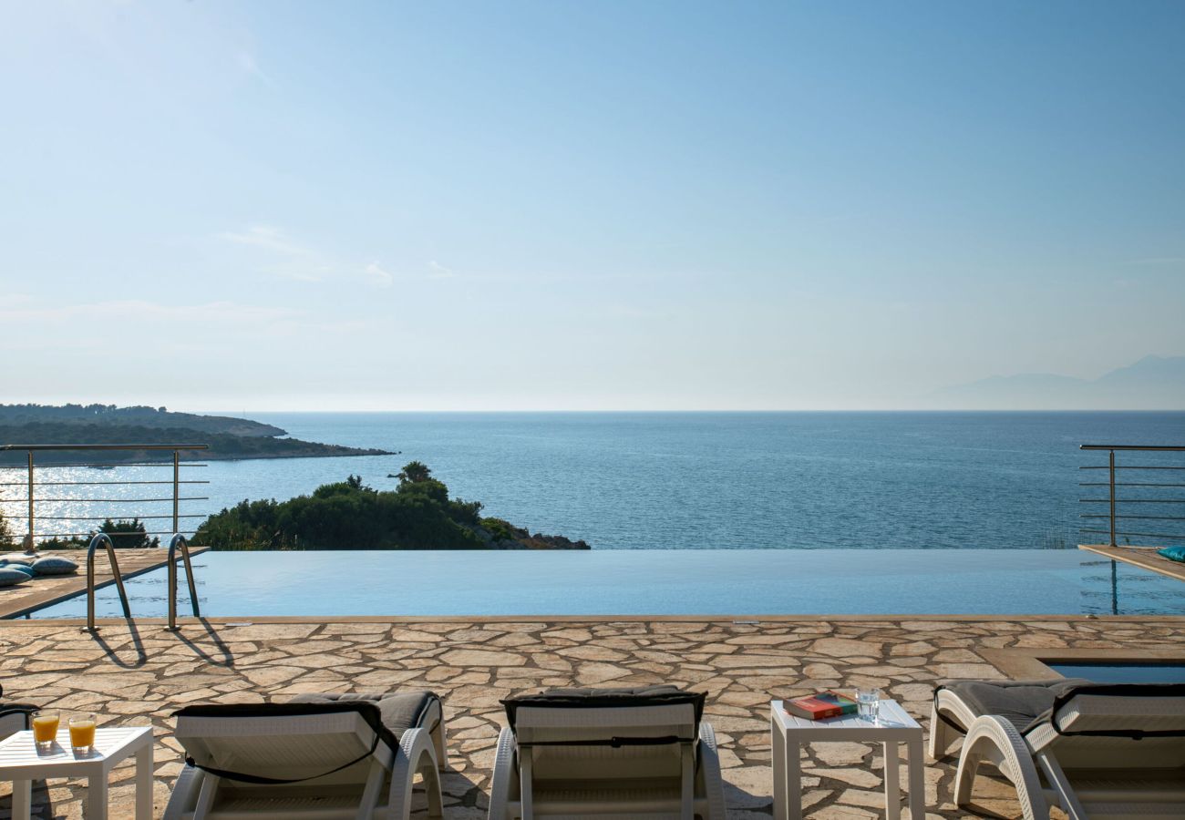 Villa in Agios Spyridon - Beachfront Villa Seasun - Corfu