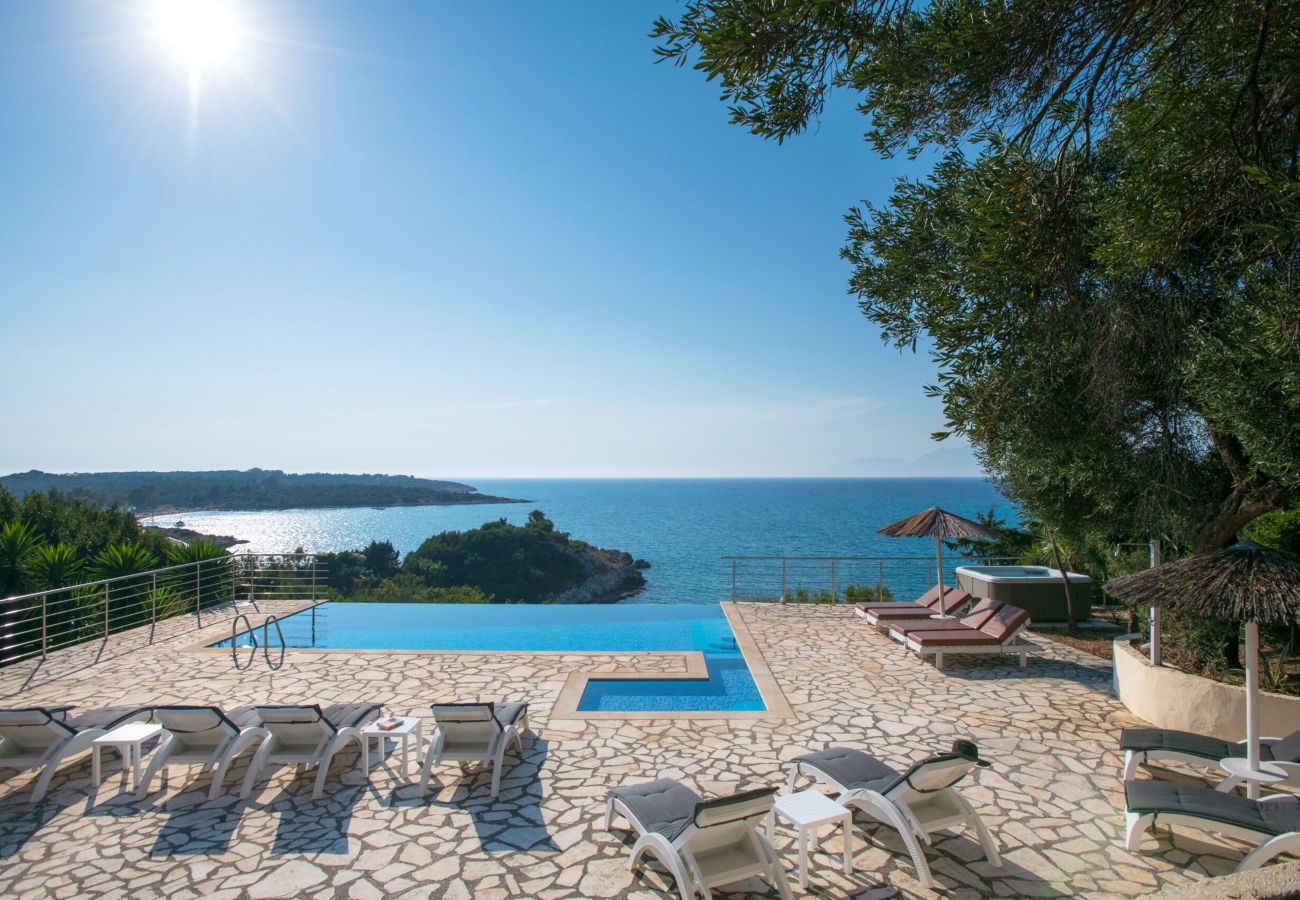 Villa in Agios Spyridon - Beachfront Villa Seasun - Corfu