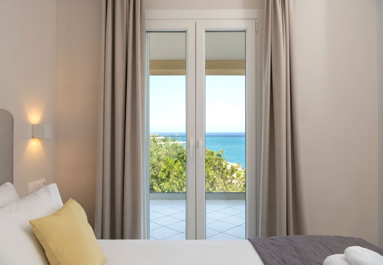 Villa in Agios Spyridon - Beachfront Villa Seasun - Corfu
