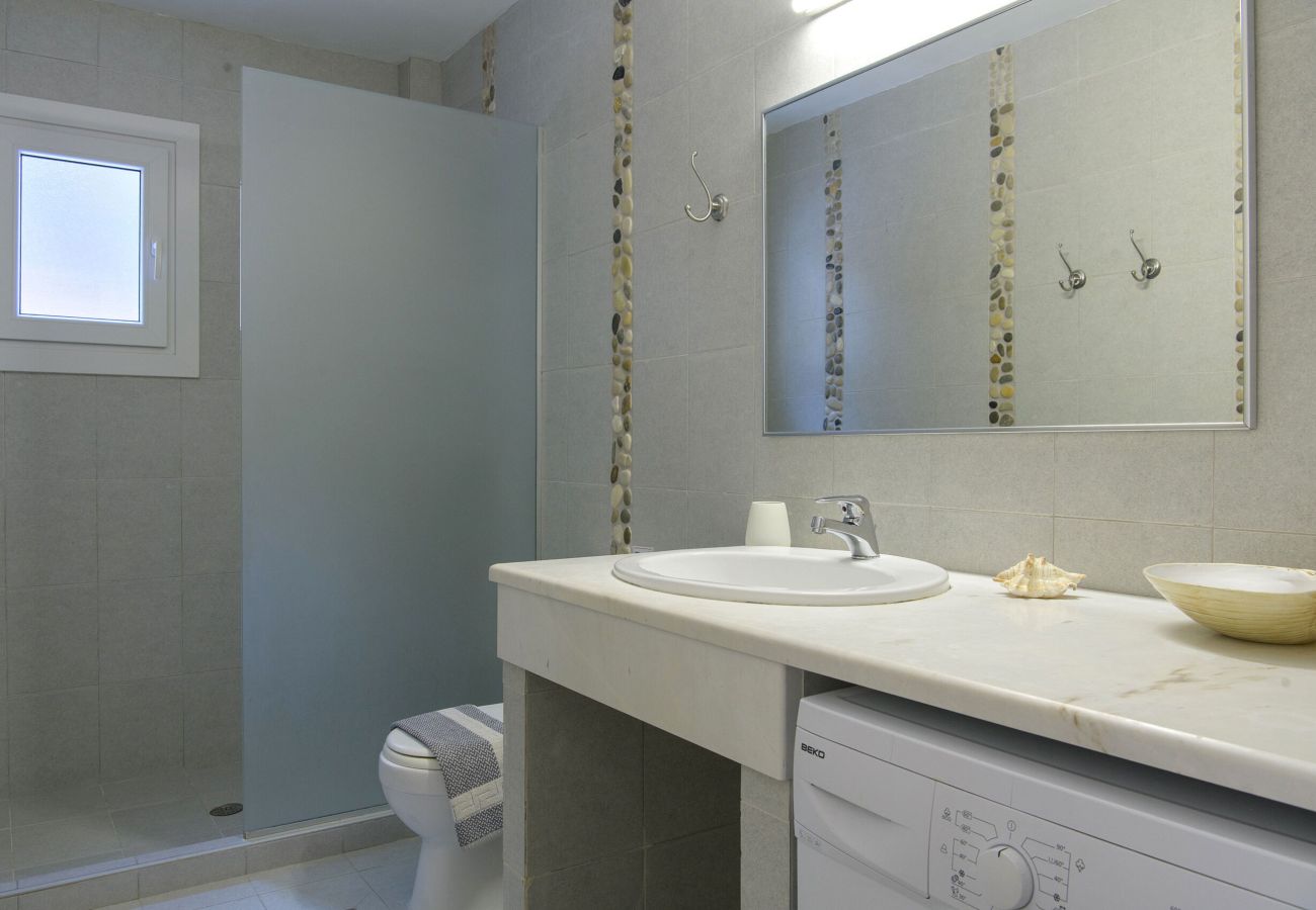 Villa in Agios Spyridon - Beachfront Villa Seasun - Corfu