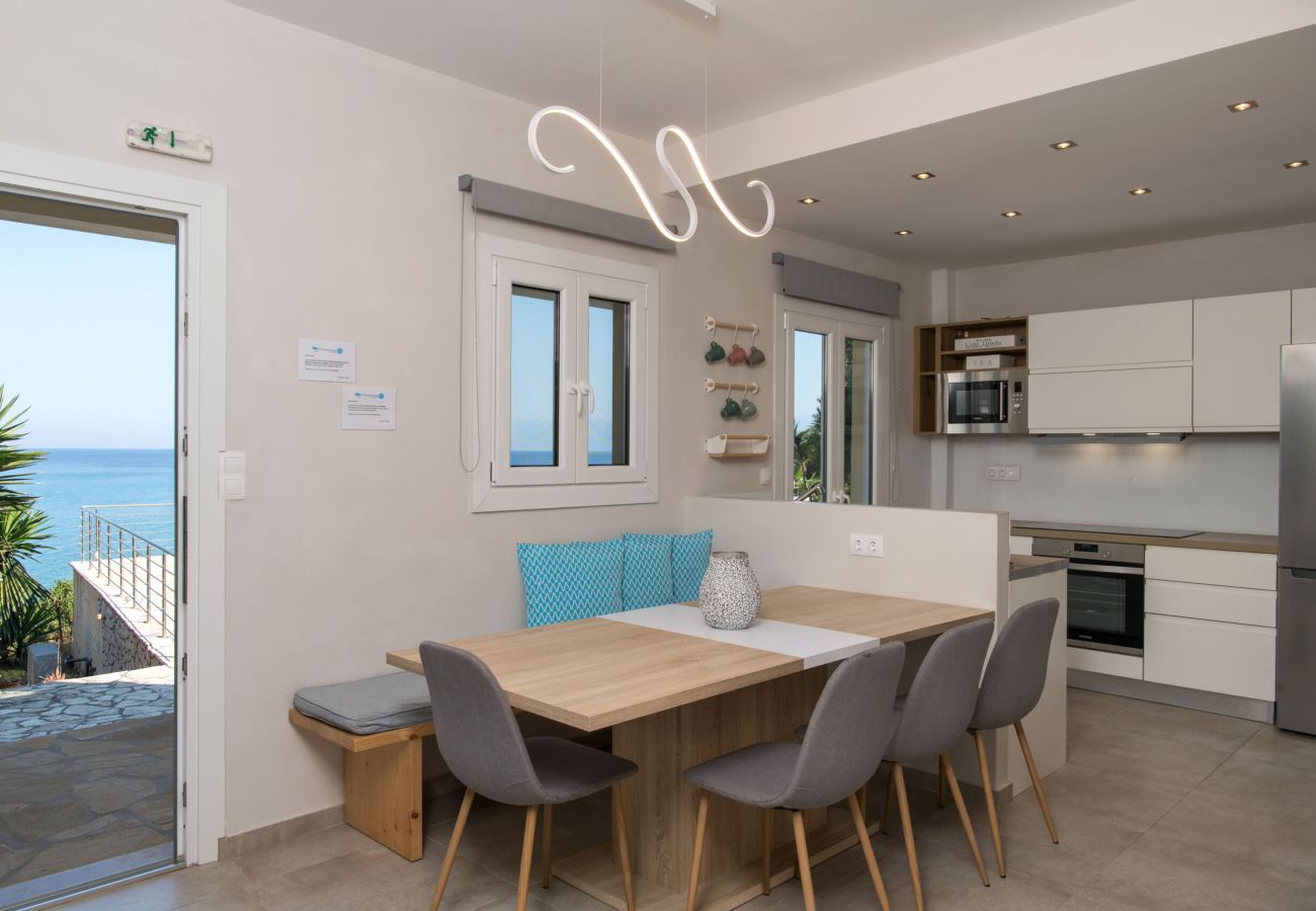 Villa in Agios Spyridon - Beachfront Villa Seasun - Corfu