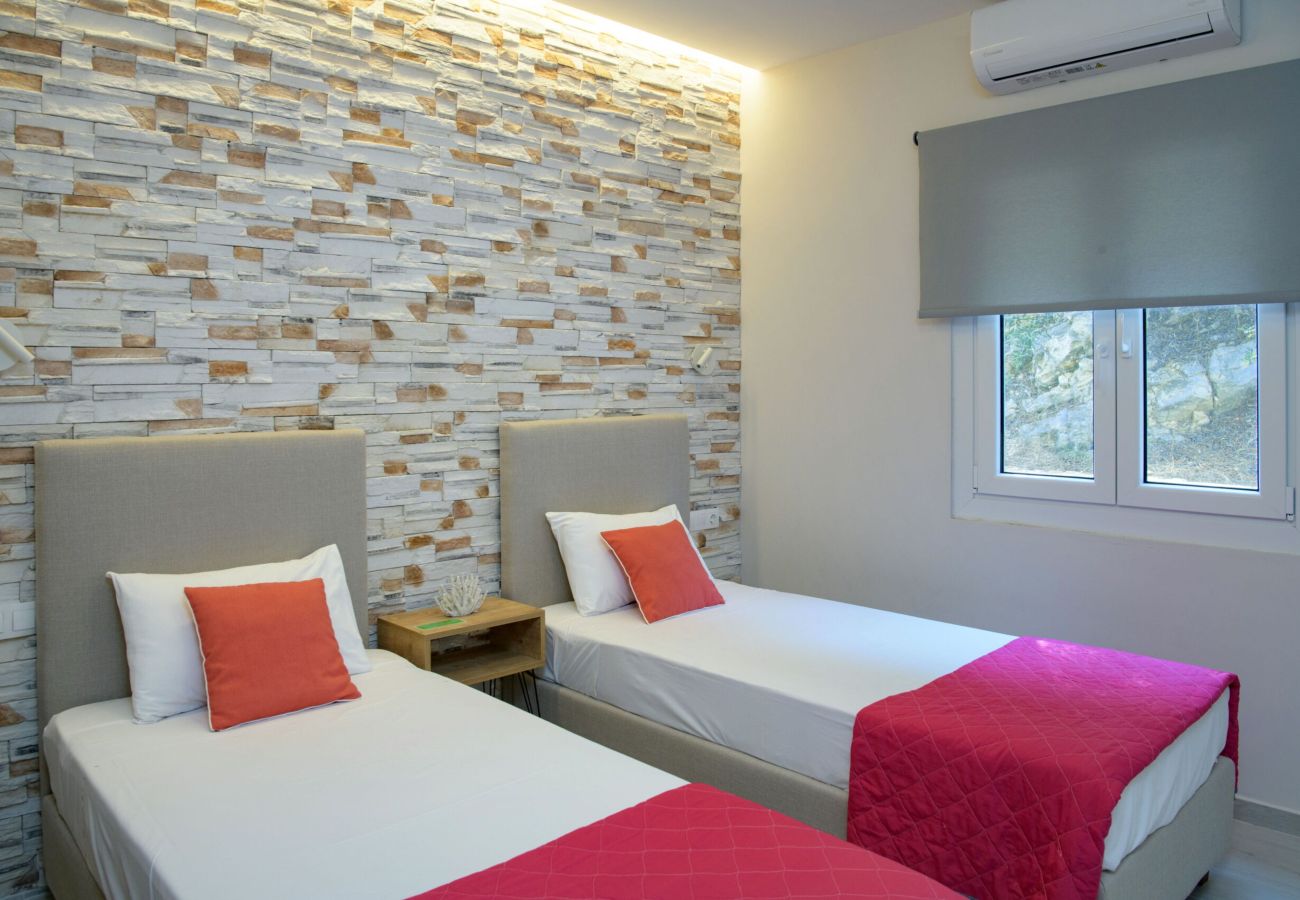 Villa in Agios Spyridon - Beachfront Villa Seasun - Corfu