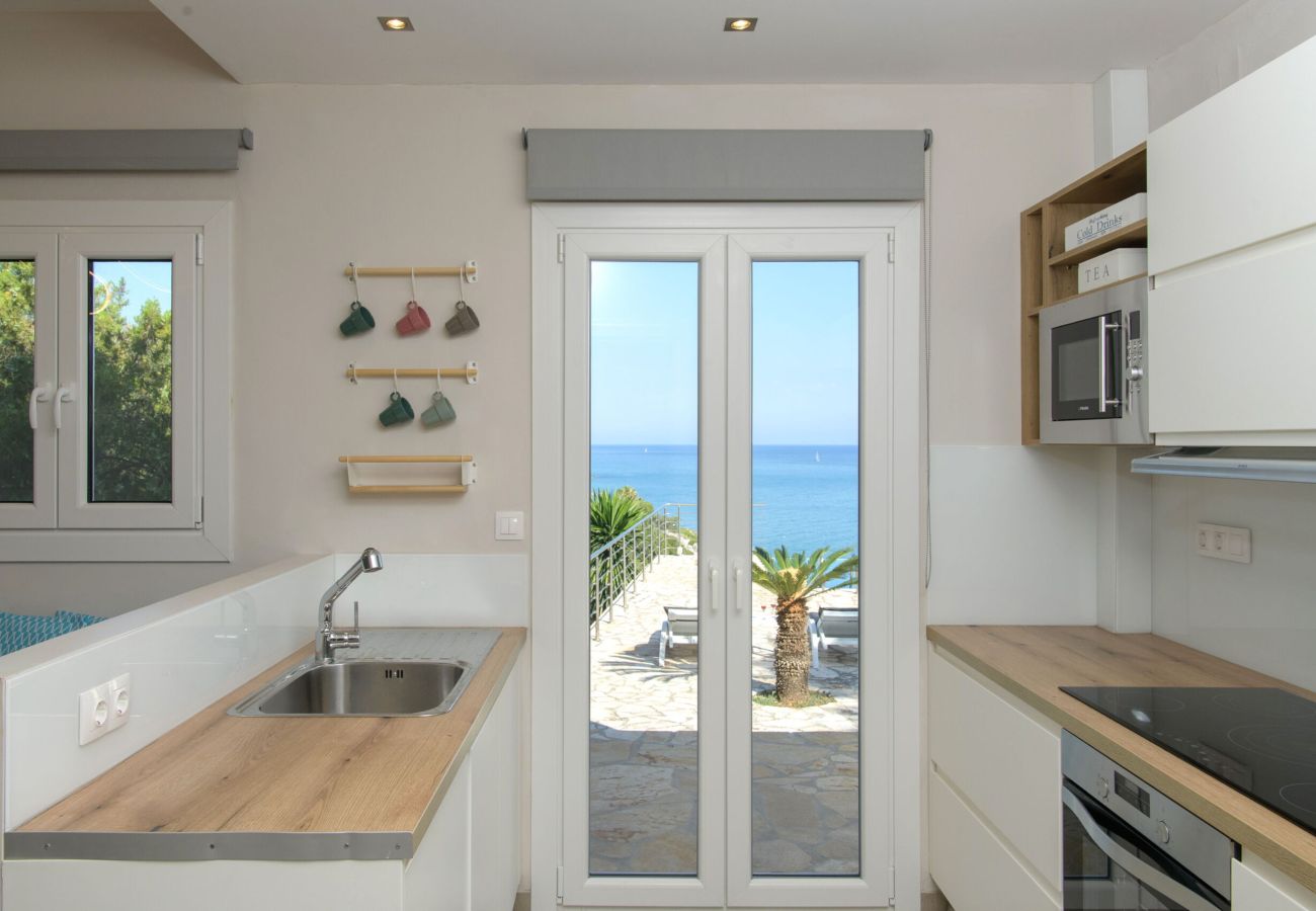 Villa in Agios Spyridon - Beachfront Villa Seasun - Corfu
