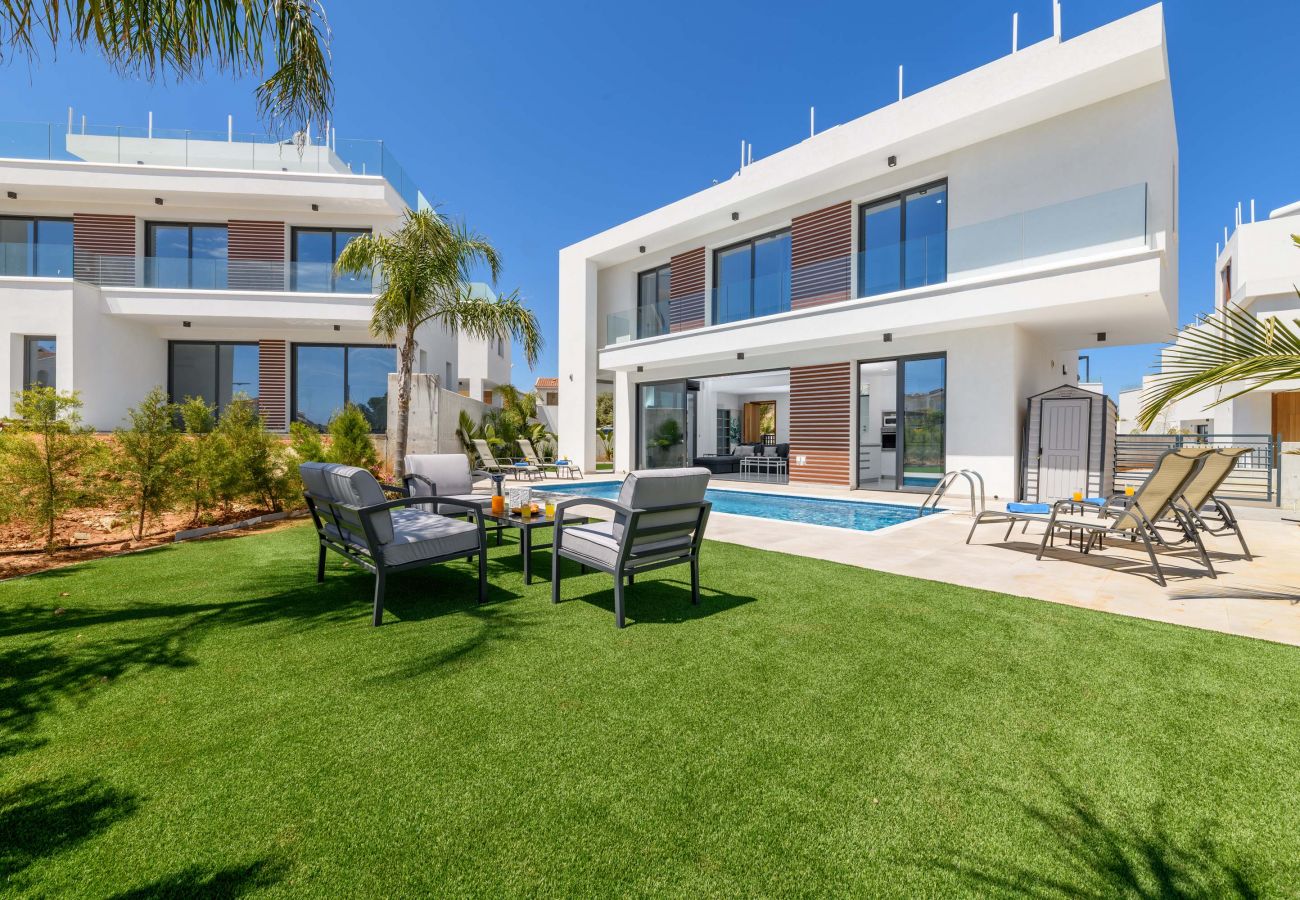 Вилла на Protaras - By The Beach – Royal Sapphire Villa