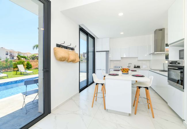 Вилла на Protaras - By The Beach - White Coral Villa Вилла на Protaras - By The Beach - White Coral Villa