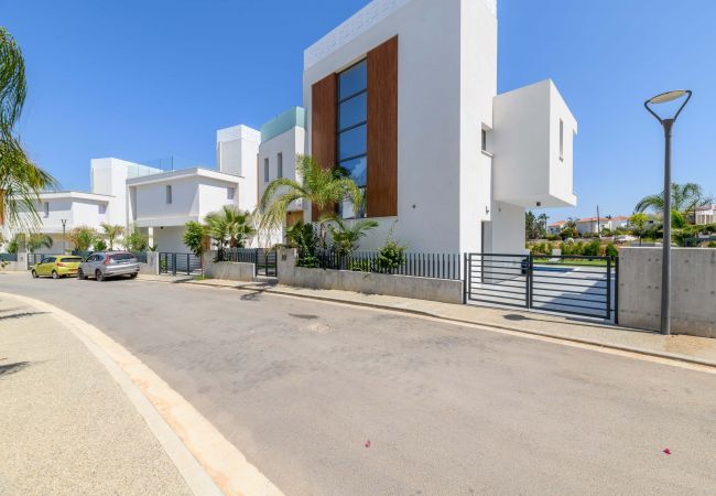 Вилла на Protaras - By The Beach - White Coral Villa Вилла на Protaras - By The Beach - White Coral Villa