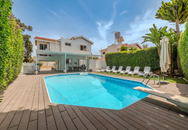 Вилла на Ayia Napa - La Casa De Louie