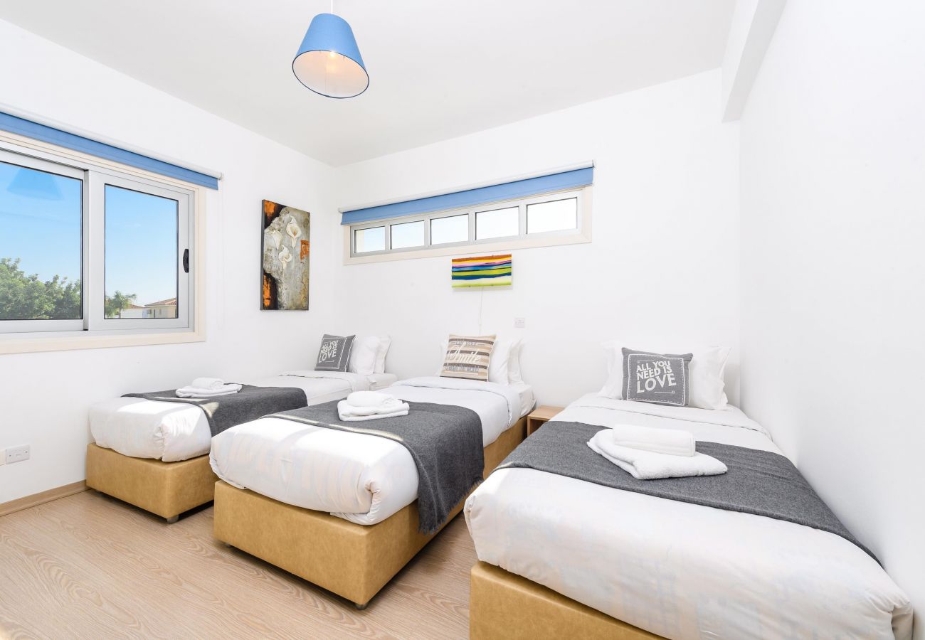 Вилла на Protaras - 4bedroom Villa  with pool in Ayia Triada