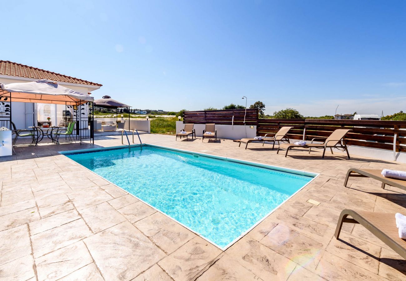 Бунгало на Protaras - 2 bedroom bungalow  with pool in Protaras